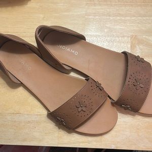 NEW - ANDIAMO Brown Sandals Size 11